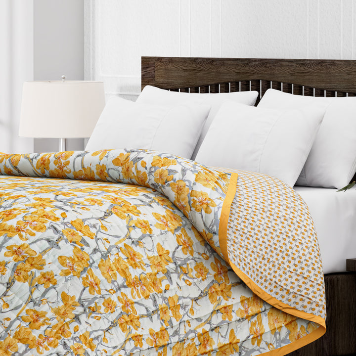 Short Bread Yellow Cotton Quilt