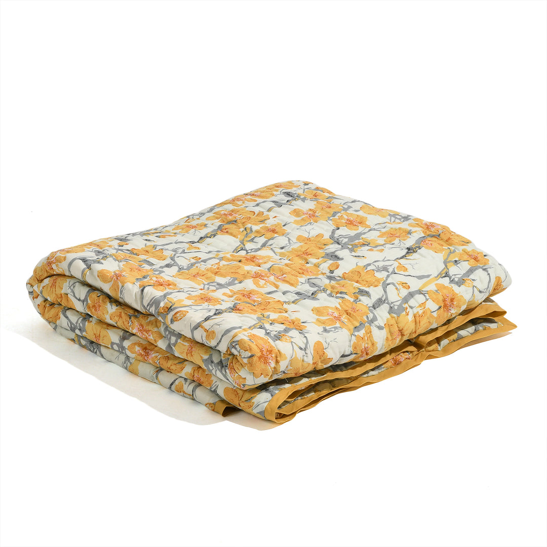 Short Bread Yellow Cotton Quilt