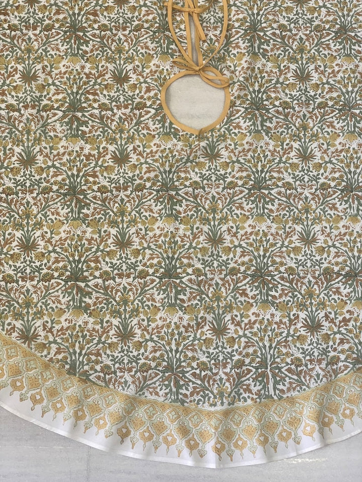 Goldenrod Yellow, Fern Green, Peanut Brown Tree Skirt