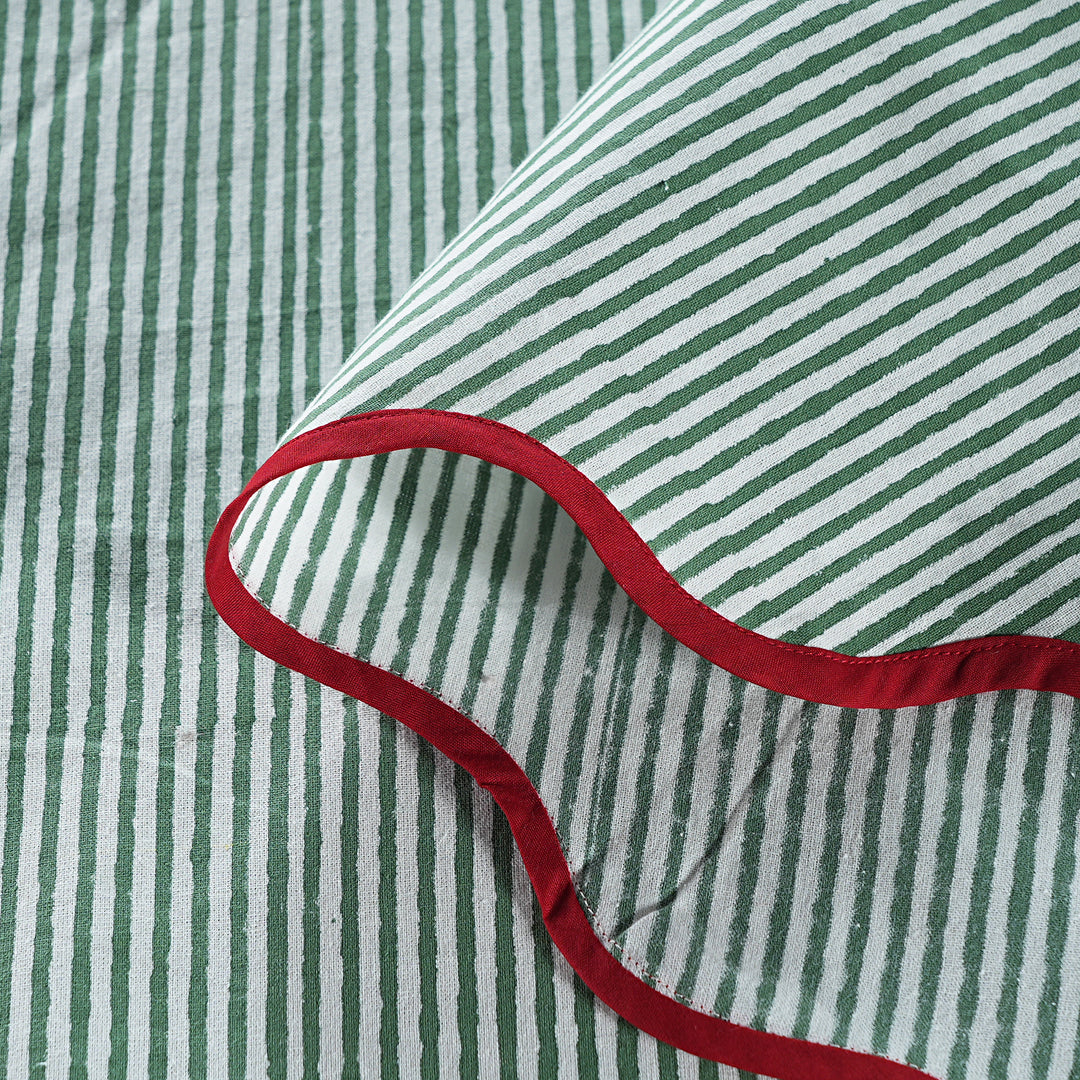 Green Stripes, Red Scallop Piping Round Tablecloth