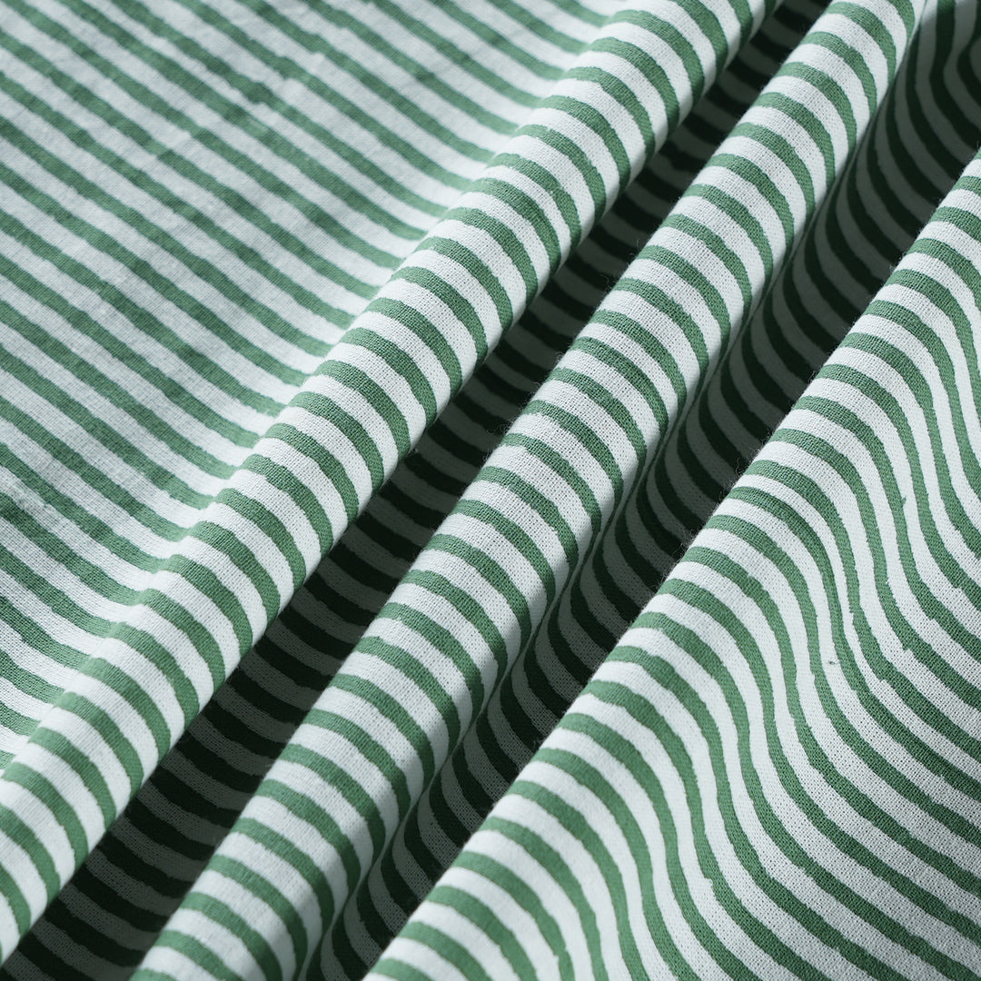 Green Stripes, Red Scallop Piping Round Tablecloth