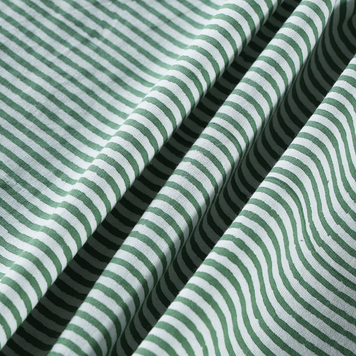 Green Stripes, Red Scallop Piping Round Tablecloth