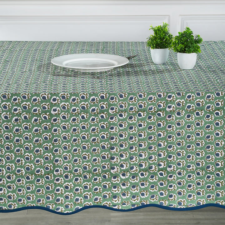 Basil Green with Scallop Piping Tablecloth Product Image 2