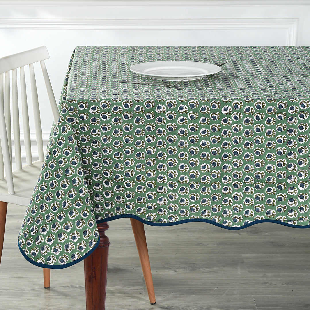 Basil Green with Scallop Piping Tablecloth Product Image 4