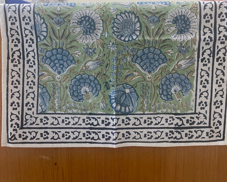 Asparagus Green Gad Table Runner